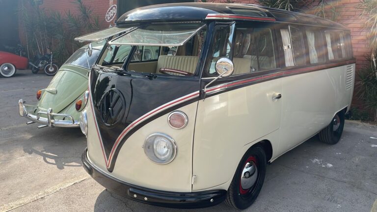 #703 – VW KOMBI 1972