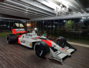 Replica tamanho real MP4/4