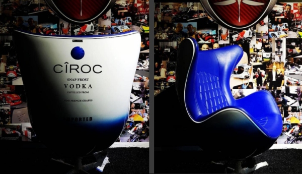 Egg Cîroc armchair - navy blue and white tapestry