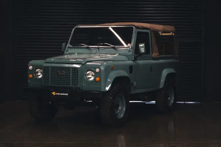 B032 – LAND ROVER DEFENDER 90 1993